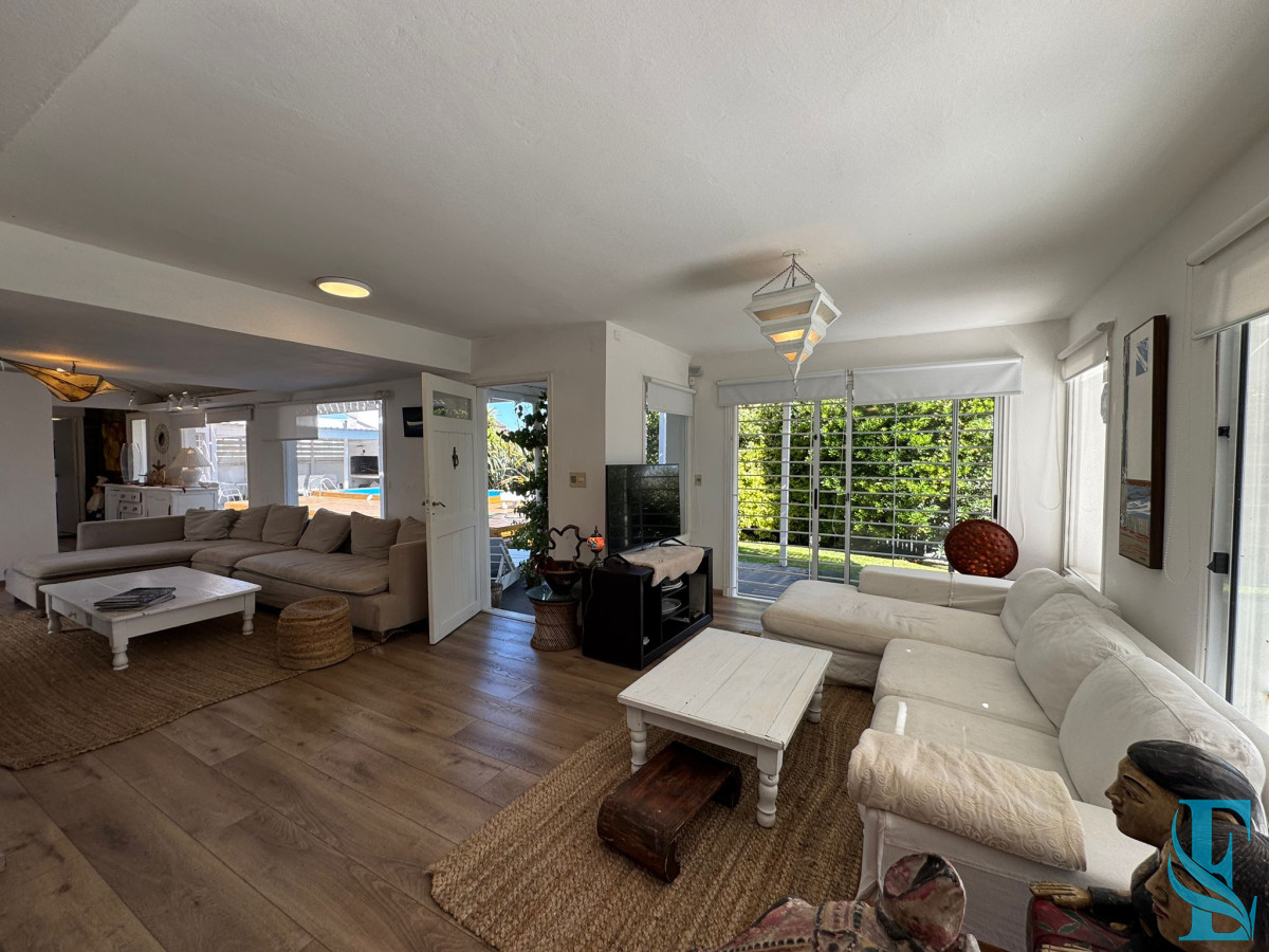 Casa ID.530 - Casa alquiler, 4 dormitorios, pileta, La Barra, Uruguay