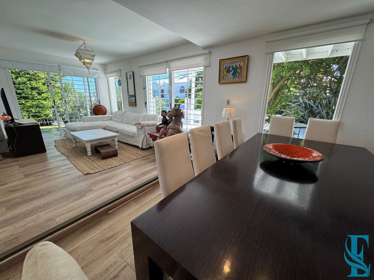 Casa ID.530 - Casa alquiler, 4 dormitorios, pileta, La Barra, Uruguay