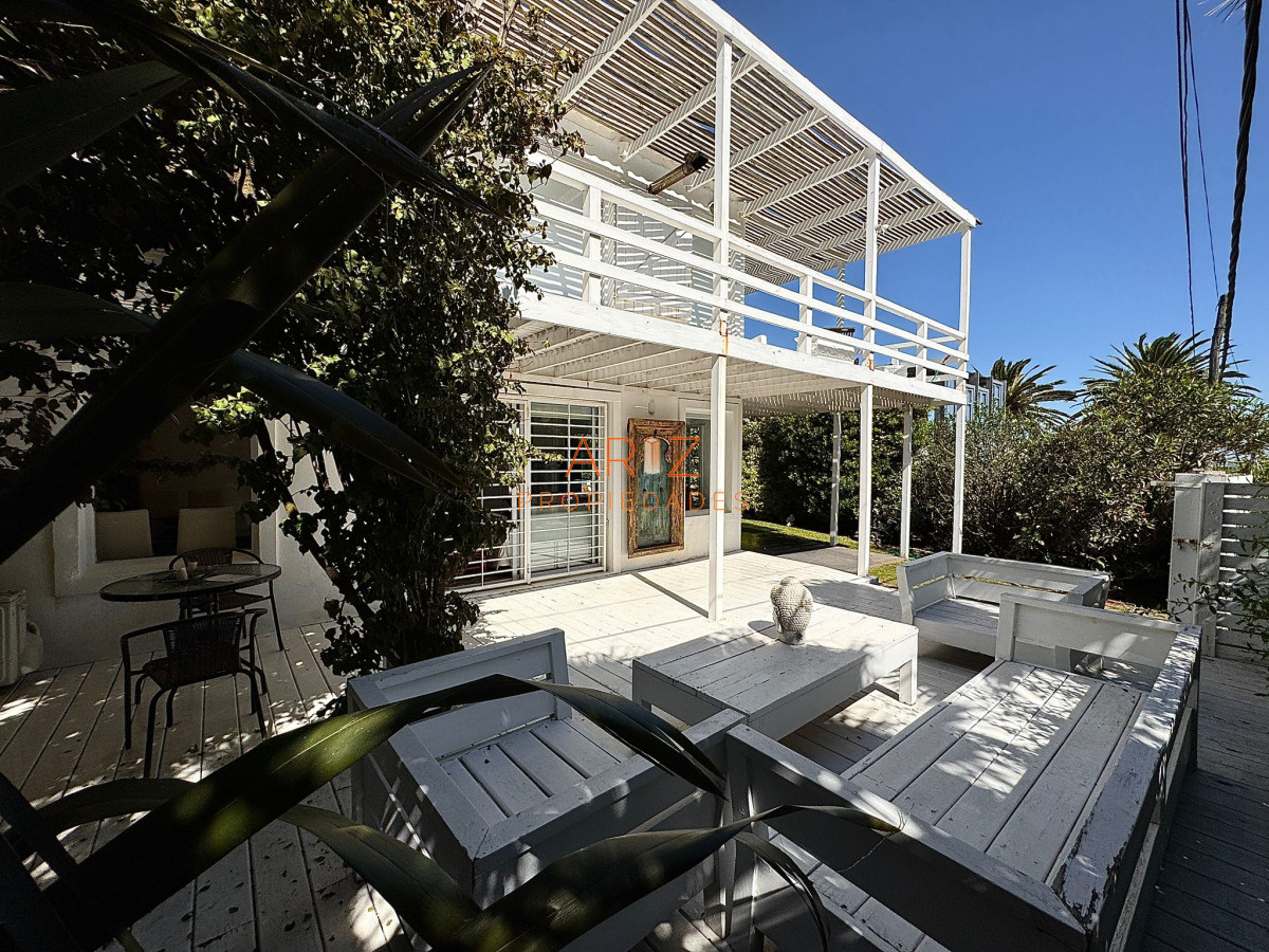 Casa ID.2174 - Casa alquiler, 4 dormitorios, pileta, La Barra, Uruguay