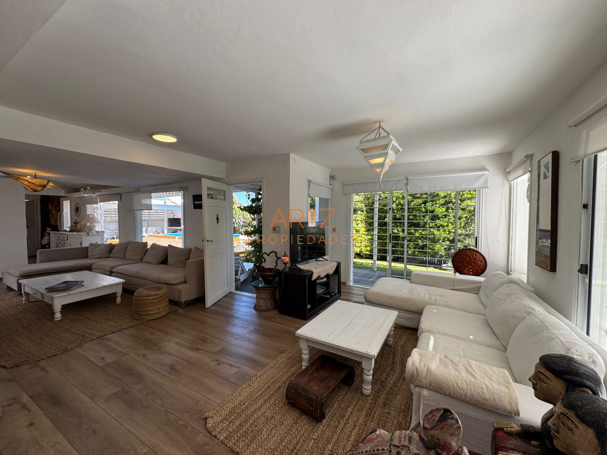 Casa ID.2174 - Casa alquiler, 4 dormitorios, pileta, La Barra, Uruguay