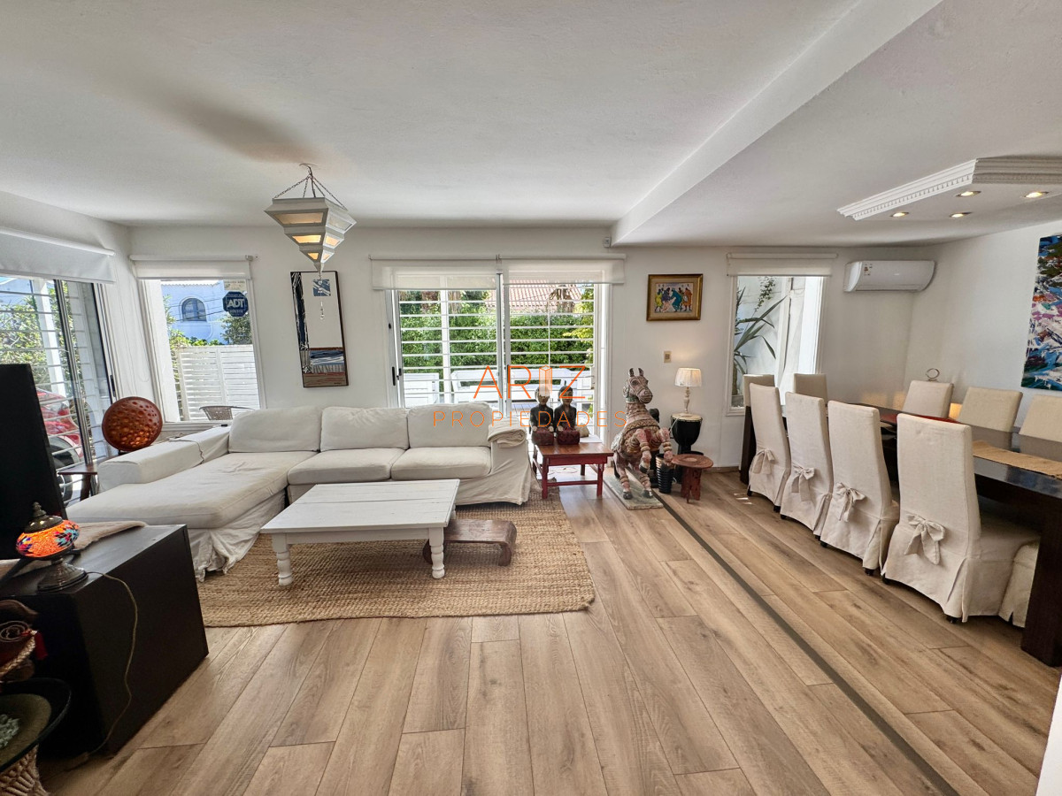 Casa ID.2174 - Casa alquiler, 4 dormitorios, pileta, La Barra, Uruguay