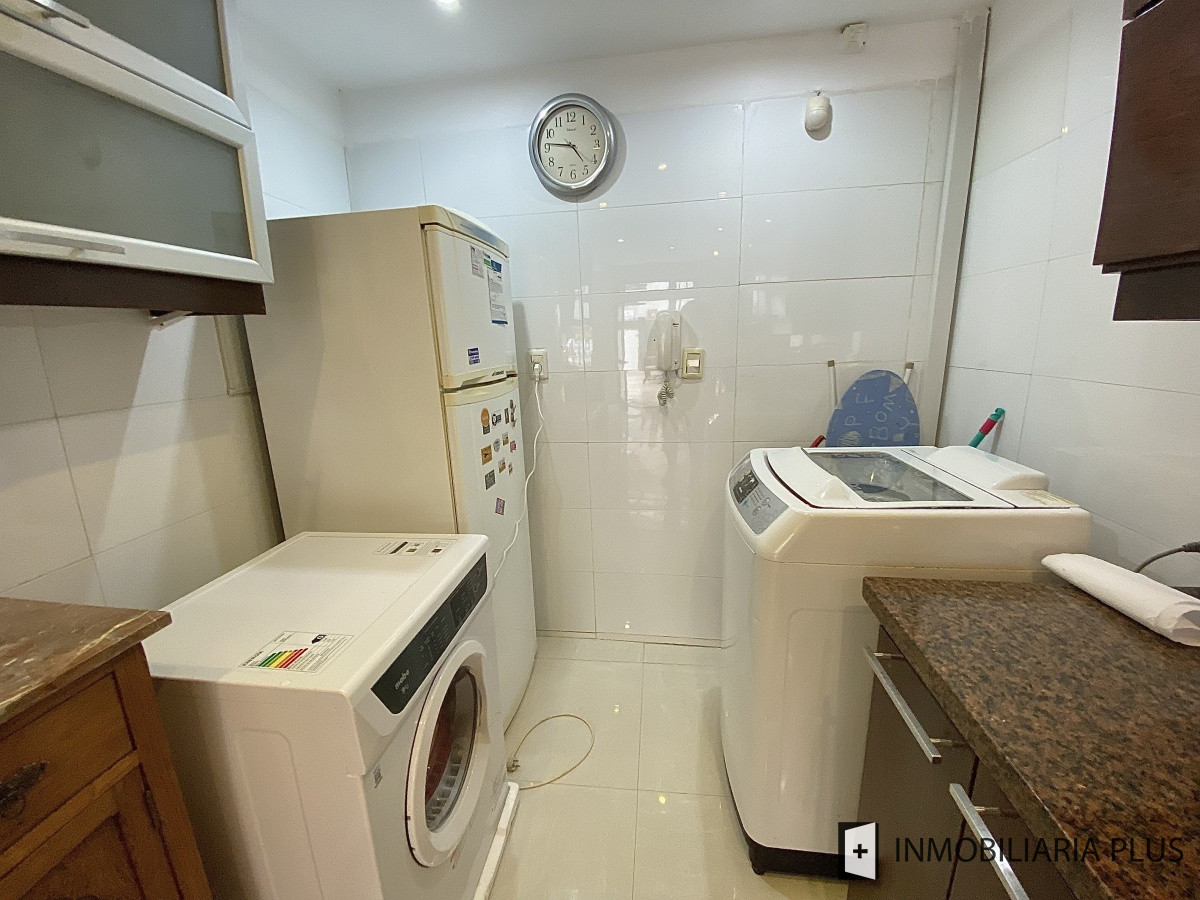 Apartamento ID.298 - Alquiler de CASA 365m2 frente al Puerto del Buceo, Barbacoa, 3 cuartos, 2 suites, servicio, jardín, vista veleros. C869