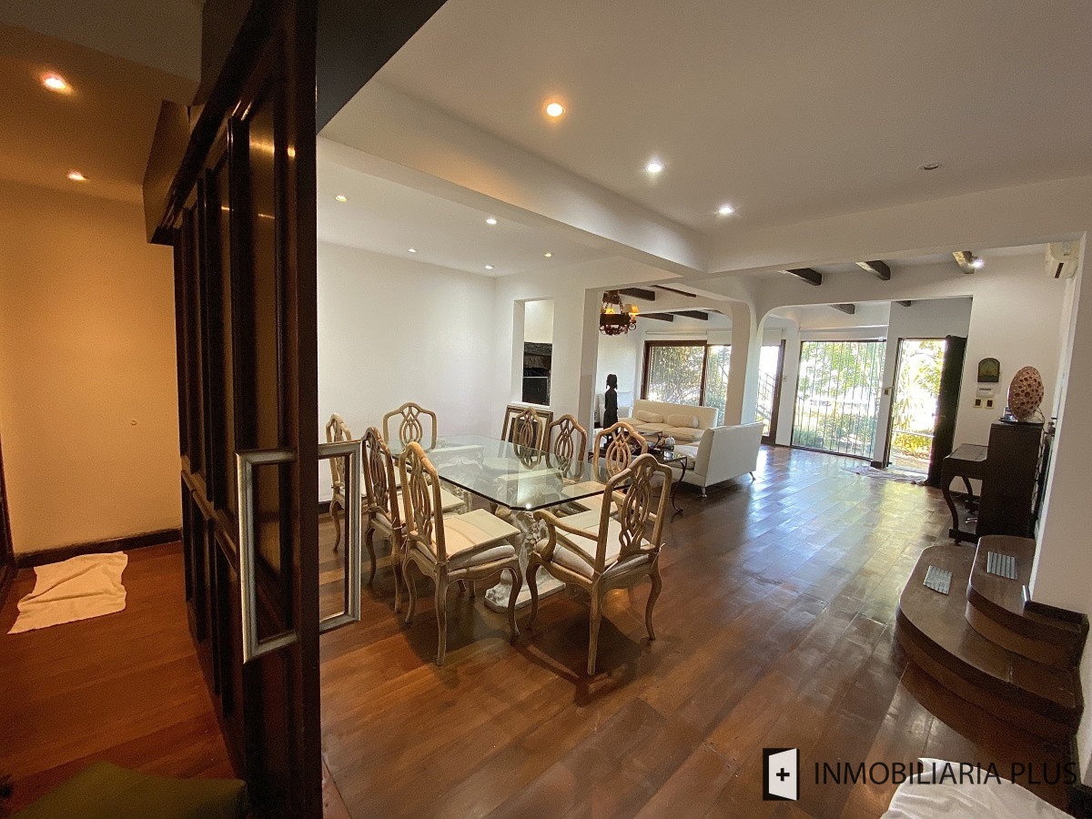 Apartamento ID.298 - Alquiler de CASA 365m2 frente al Puerto del Buceo, Barbacoa, 3 cuartos, 2 suites, servicio, jardín, vista veleros. C869