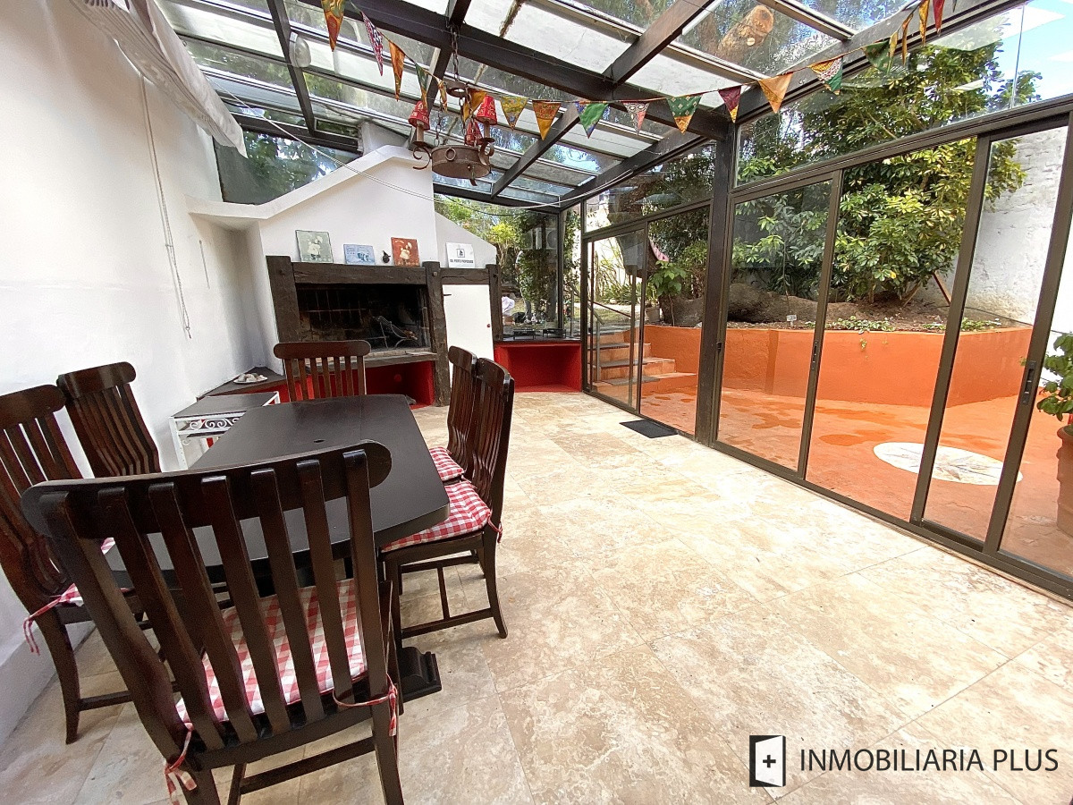Apartamento ID.298 - Alquiler de CASA 365m2 frente al Puerto del Buceo, Barbacoa, 3 cuartos, 2 suites, servicio, jardín, vista veleros. C869