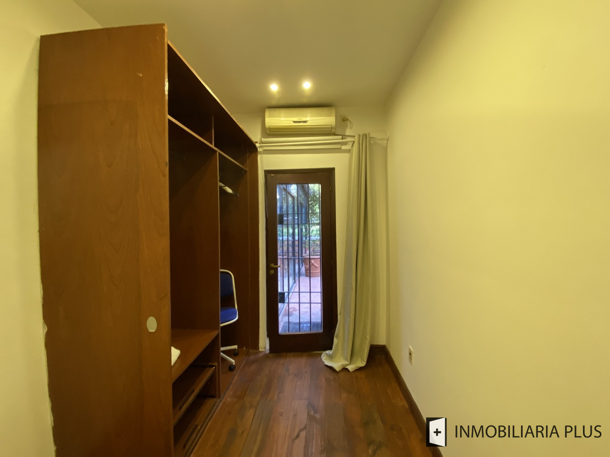 Apartamento ID.298 - Alquiler de CASA 365m2 frente al Puerto del Buceo, Barbacoa, 3 cuartos, 2 suites, servicio, jardín, vista veleros. C869