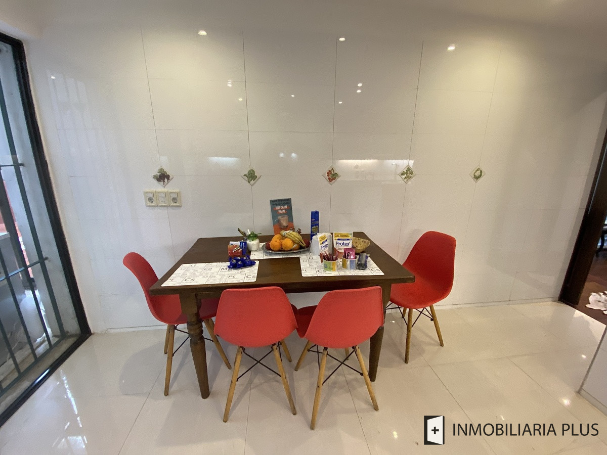 Apartamento ID.298 - Alquiler de CASA 365m2 frente al Puerto del Buceo, Barbacoa, 3 cuartos, 2 suites, servicio, jardín, vista veleros. C869