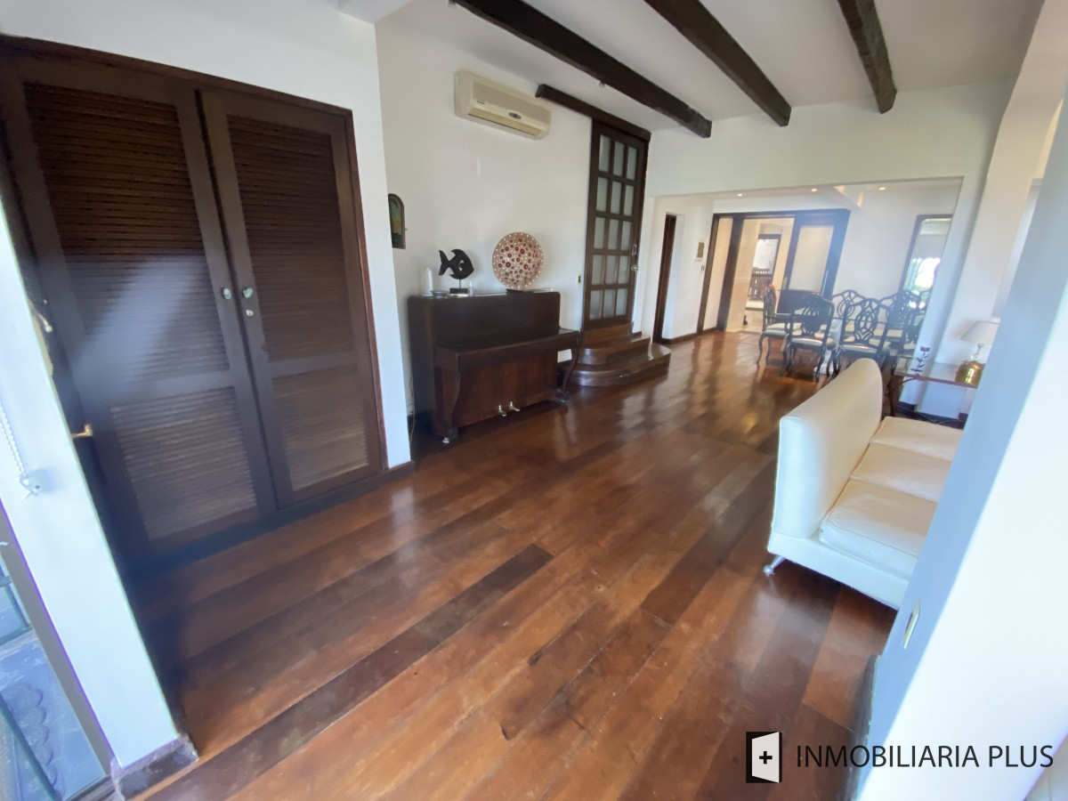 Apartamento ID.298 - Alquiler de CASA 365m2 frente al Puerto del Buceo, Barbacoa, 3 cuartos, 2 suites, servicio, jardín, vista veleros. C869