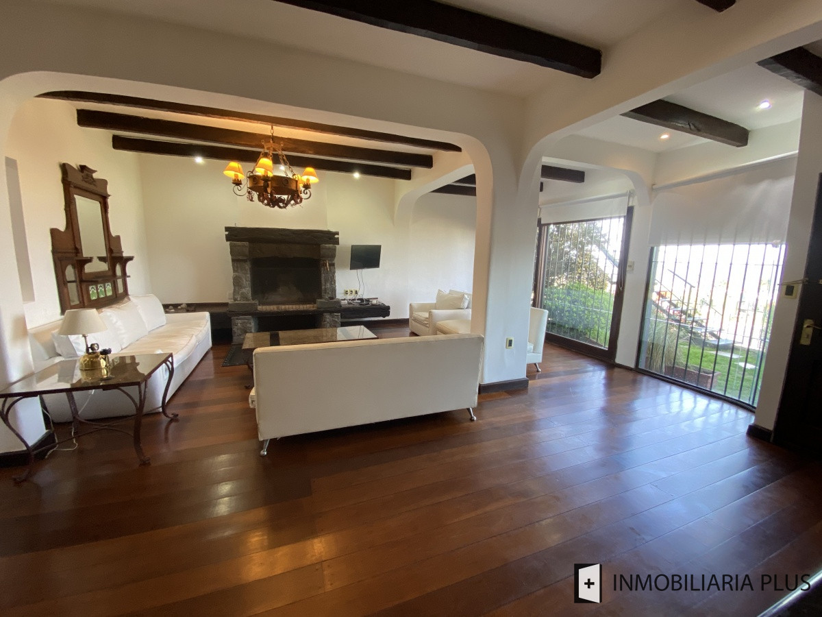 Apartamento ID.298 - Alquiler de CASA 365m2 frente al Puerto del Buceo, Barbacoa, 3 cuartos, 2 suites, servicio, jardín, vista veleros. C869