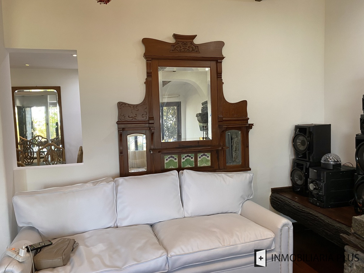 Apartamento ID.298 - Alquiler de CASA 365m2 frente al Puerto del Buceo, Barbacoa, 3 cuartos, 2 suites, servicio, jardín, vista veleros. C869
