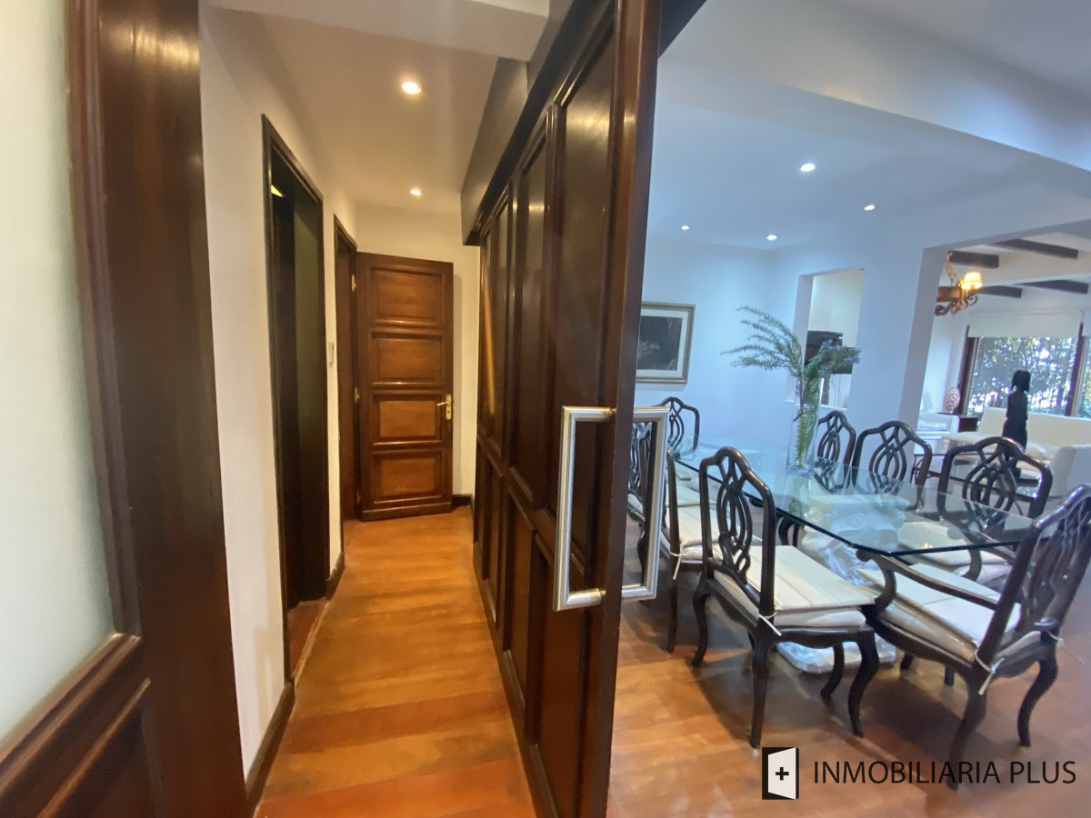 Apartamento ID.298 - Alquiler de CASA 365m2 frente al Puerto del Buceo, Barbacoa, 3 cuartos, 2 suites, servicio, jardín, vista veleros. C869