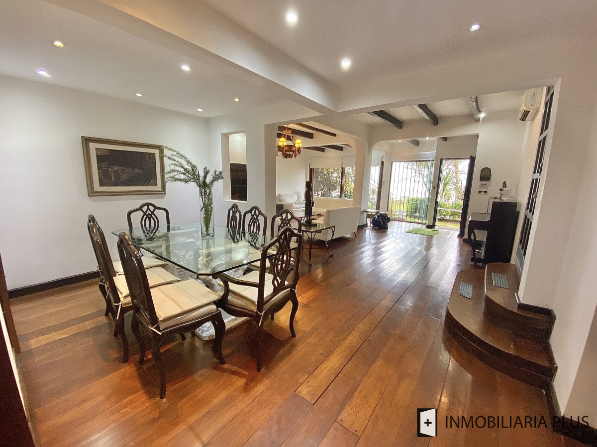 Apartamento ID.298 - Alquiler de CASA 365m2 frente al Puerto del Buceo, Barbacoa, 3 cuartos, 2 suites, servicio, jardín, vista veleros. C869