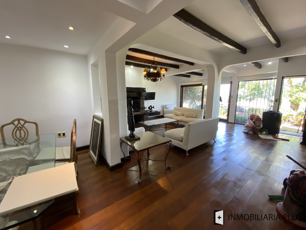 Apartamento ID.298 - Alquiler de CASA 365m2 frente al Puerto del Buceo, Barbacoa, 3 cuartos, 2 suites, servicio, jardín, vista veleros. C869