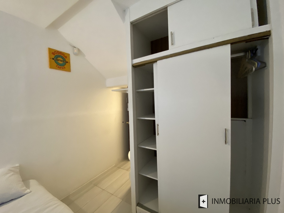 Apartamento ID.298 - Alquiler de CASA 365m2 frente al Puerto del Buceo, Barbacoa, 3 cuartos, 2 suites, servicio, jardín, vista veleros. C869