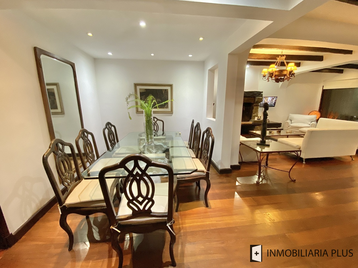 Apartamento ID.298 - Alquiler de CASA 365m2 frente al Puerto del Buceo, Barbacoa, 3 cuartos, 2 suites, servicio, jardín, vista veleros. C869