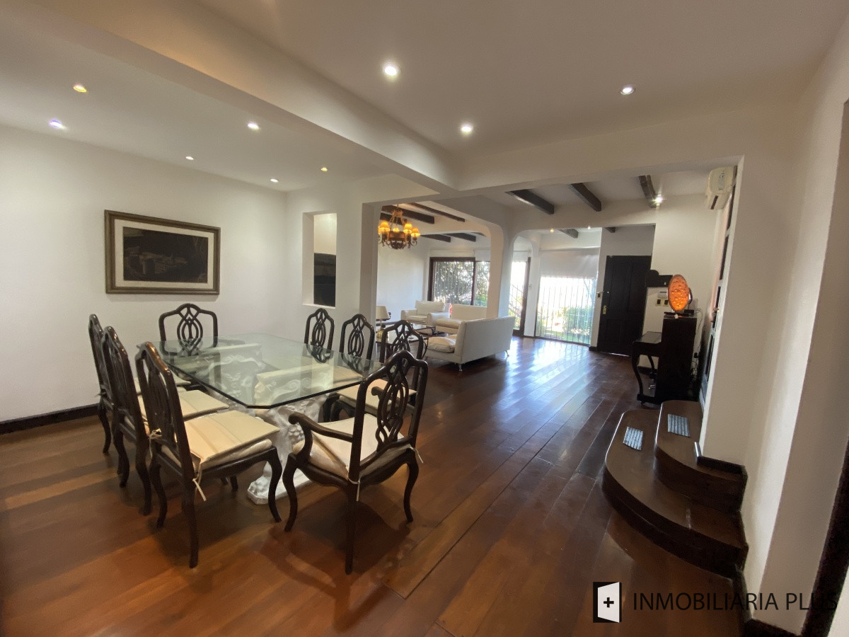 Apartamento ID.298 - Alquiler de CASA 365m2 frente al Puerto del Buceo, Barbacoa, 3 cuartos, 2 suites, servicio, jardín, vista veleros. C869