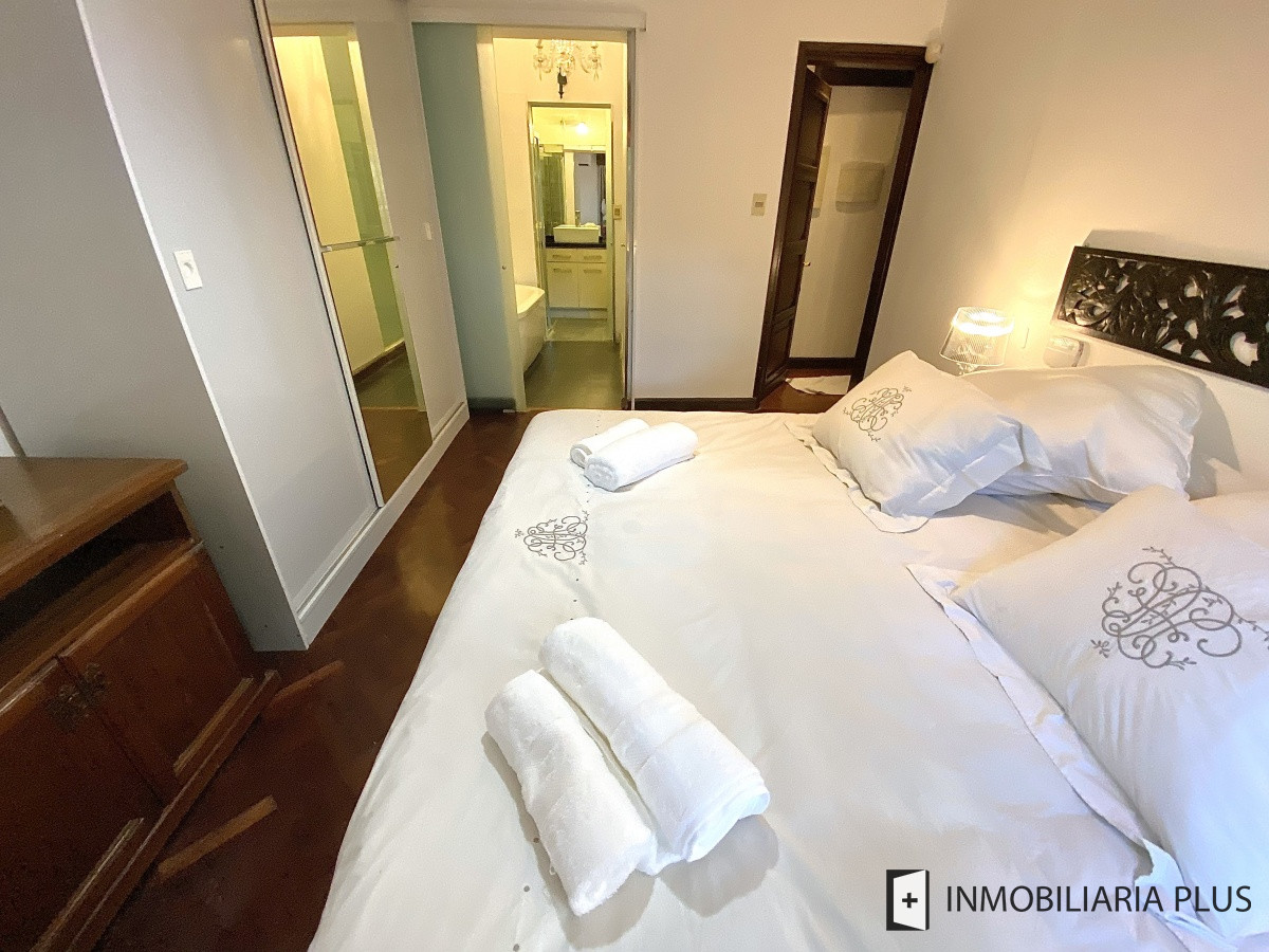 Apartamento ID.298 - Alquiler de CASA 365m2 frente al Puerto del Buceo, Barbacoa, 3 cuartos, 2 suites, servicio, jardín, vista veleros. C869