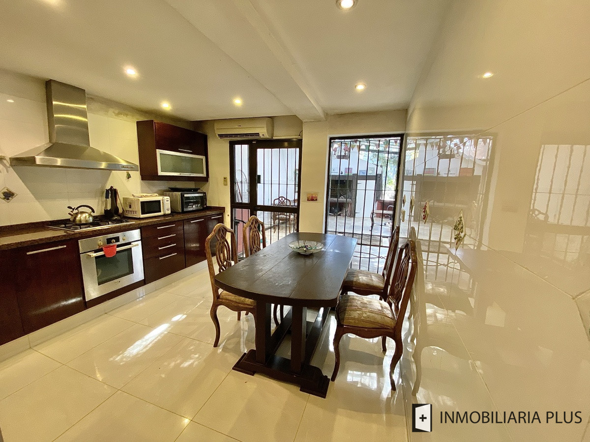 Apartamento ID.298 - Alquiler de CASA 365m2 frente al Puerto del Buceo, Barbacoa, 3 cuartos, 2 suites, servicio, jardín, vista veleros. C869