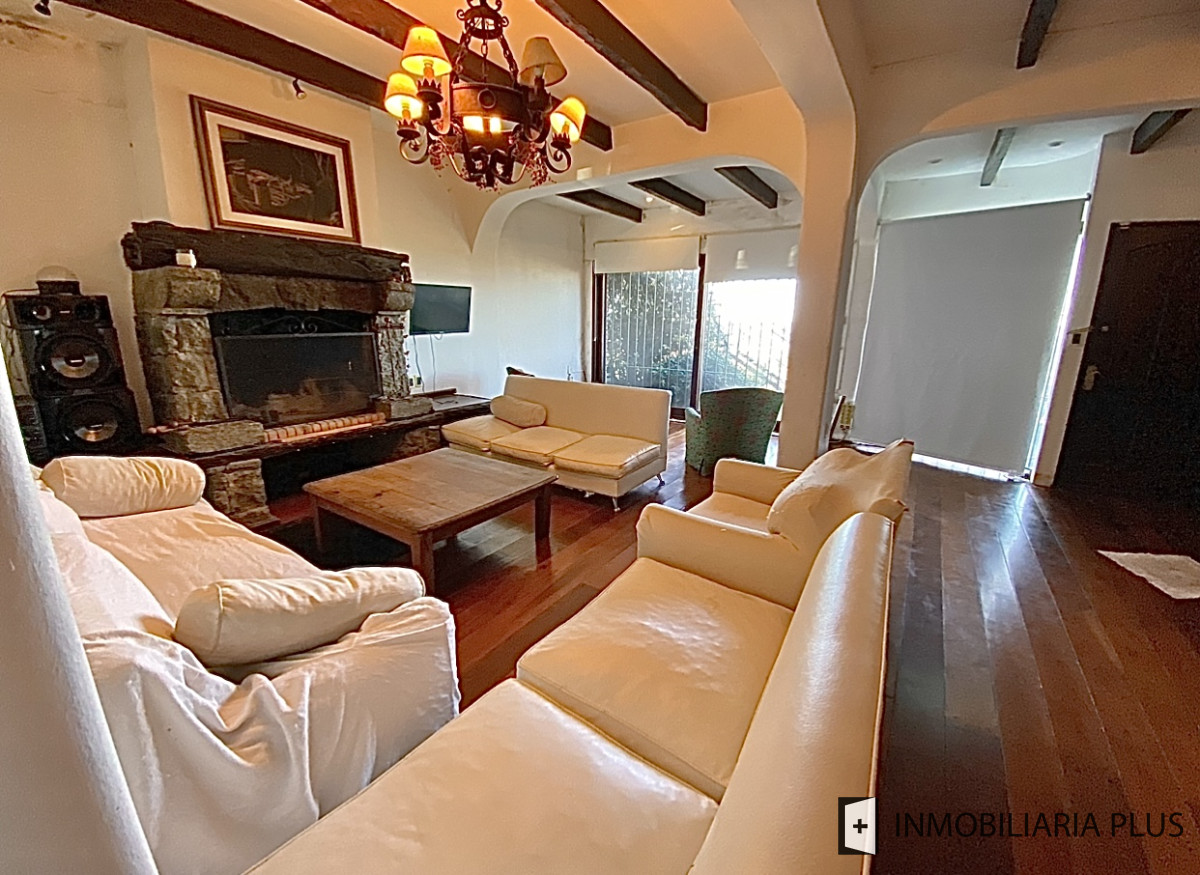 Apartamento ID.298 - Alquiler de CASA 365m2 frente al Puerto del Buceo, Barbacoa, 3 cuartos, 2 suites, servicio, jardín, vista veleros. C869