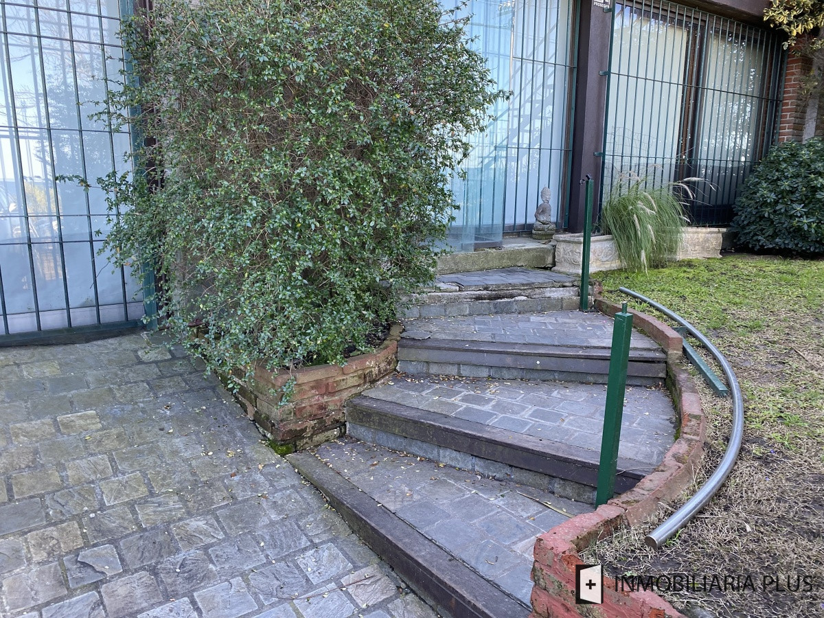 Apartamento ID.298 - Alquiler de CASA 365m2 frente al Puerto del Buceo, Barbacoa, 3 cuartos, 2 suites, servicio, jardín, vista veleros. C869