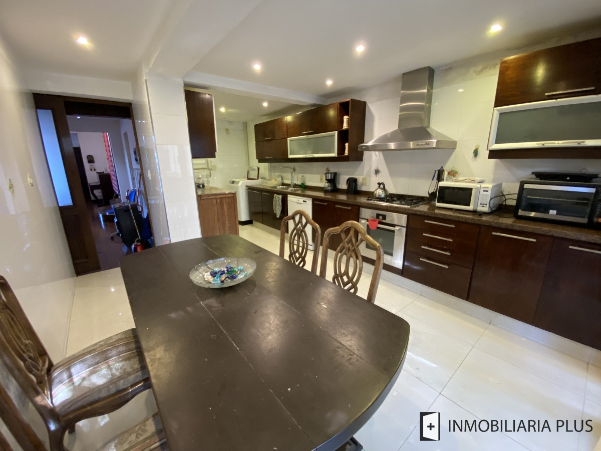 Apartamento ID.298 - Alquiler de CASA 365m2 frente al Puerto del Buceo, Barbacoa, 3 cuartos, 2 suites, servicio, jardín, vista veleros. C869