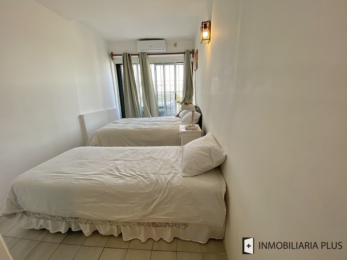 Apartamento ID.298 - Alquiler de CASA 365m2 frente al Puerto del Buceo, Barbacoa, 3 cuartos, 2 suites, servicio, jardín, vista veleros. C869