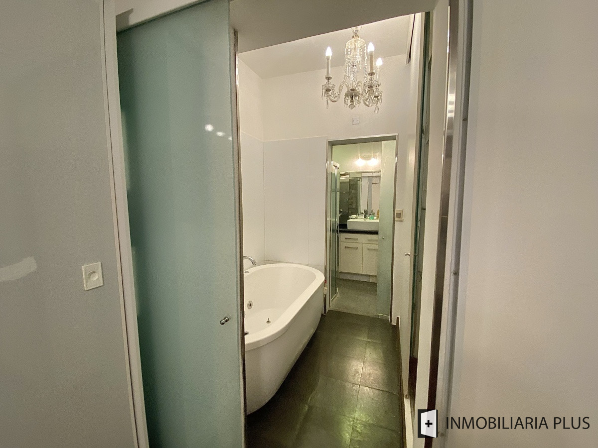 Apartamento ID.298 - Alquiler de CASA 365m2 frente al Puerto del Buceo, Barbacoa, 3 cuartos, 2 suites, servicio, jardín, vista veleros. C869