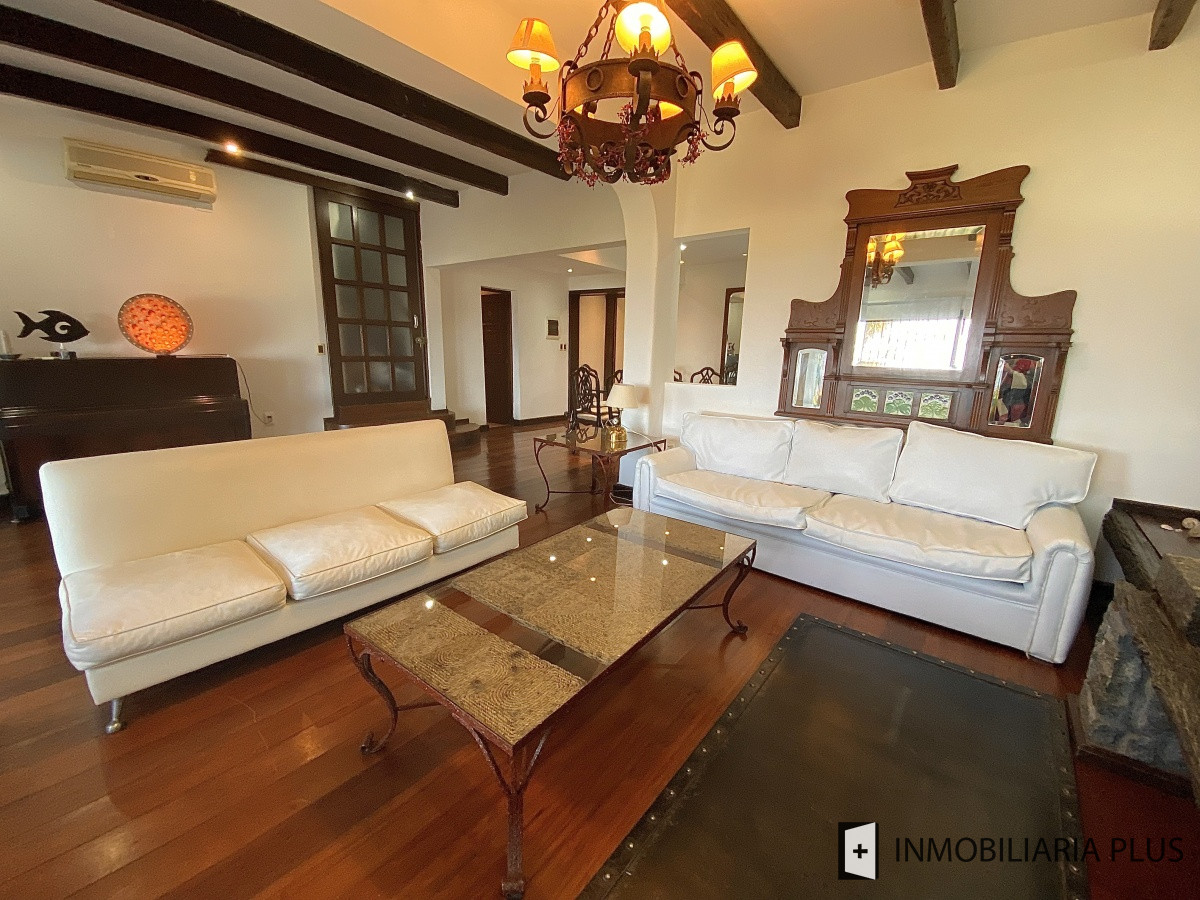 Apartamento ID.298 - Alquiler de CASA 365m2 frente al Puerto del Buceo, Barbacoa, 3 cuartos, 2 suites, servicio, jardín, vista veleros. C869