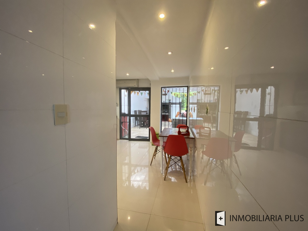 Apartamento ID.298 - Alquiler de CASA 365m2 frente al Puerto del Buceo, Barbacoa, 3 cuartos, 2 suites, servicio, jardín, vista veleros. C869