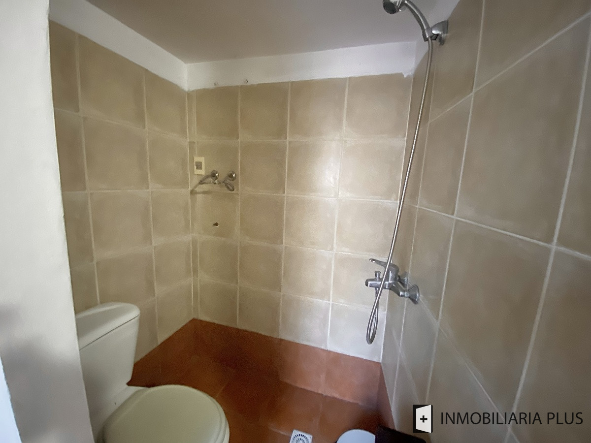 Apartamento ID.298 - Alquiler de CASA 365m2 frente al Puerto del Buceo, Barbacoa, 3 cuartos, 2 suites, servicio, jardín, vista veleros. C869