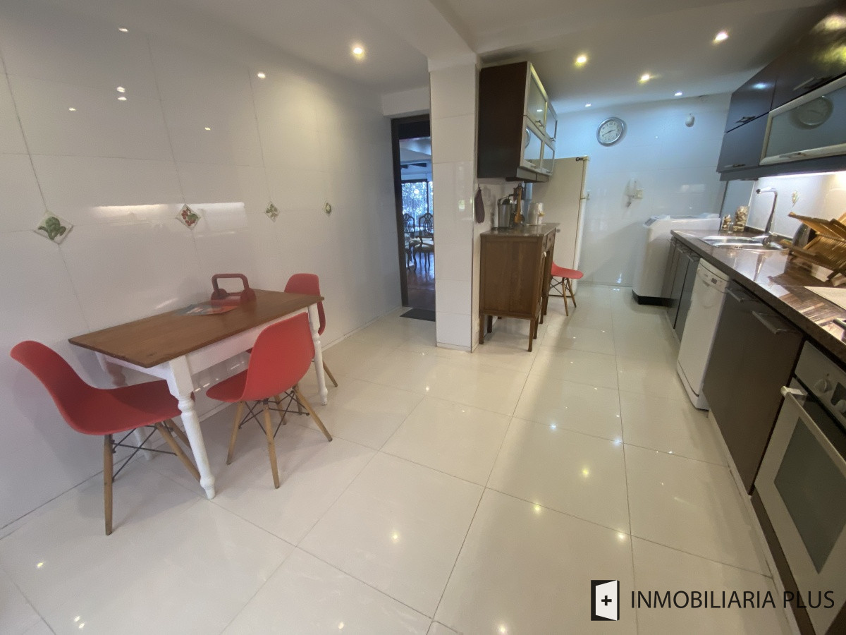 Apartamento ID.298 - Alquiler de CASA 365m2 frente al Puerto del Buceo, Barbacoa, 3 cuartos, 2 suites, servicio, jardín, vista veleros. C869