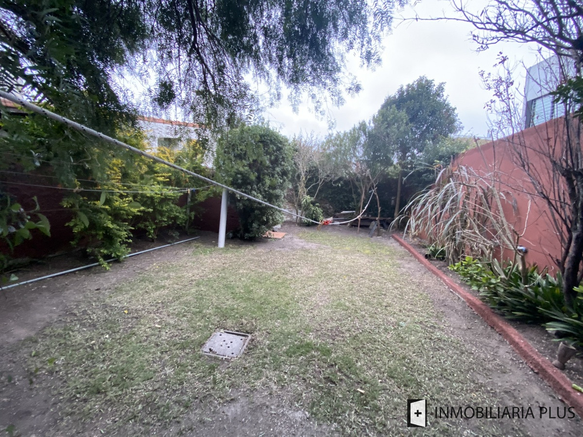 Apartamento ID.298 - Alquiler de CASA 365m2 frente al Puerto del Buceo, Barbacoa, 3 cuartos, 2 suites, servicio, jardín, vista veleros. C869