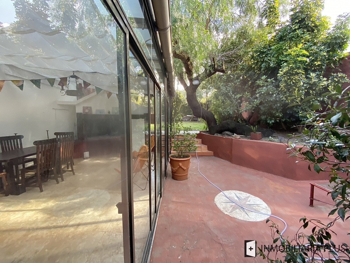Apartamento ID.298 - Alquiler de CASA 365m2 frente al Puerto del Buceo, Barbacoa, 3 cuartos, 2 suites, servicio, jardín, vista veleros. C869