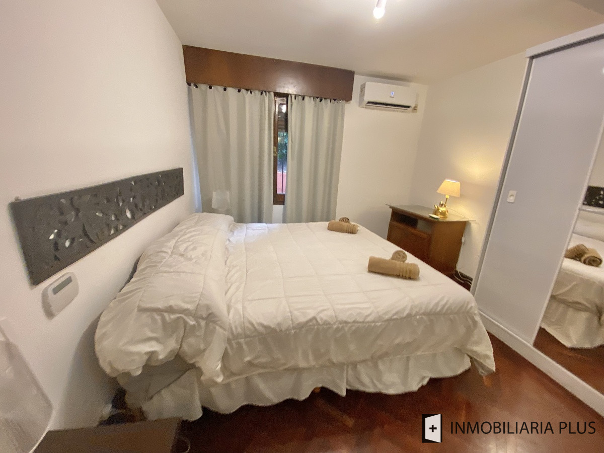 Apartamento ID.298 - Alquiler de CASA 365m2 frente al Puerto del Buceo, Barbacoa, 3 cuartos, 2 suites, servicio, jardín, vista veleros. C869
