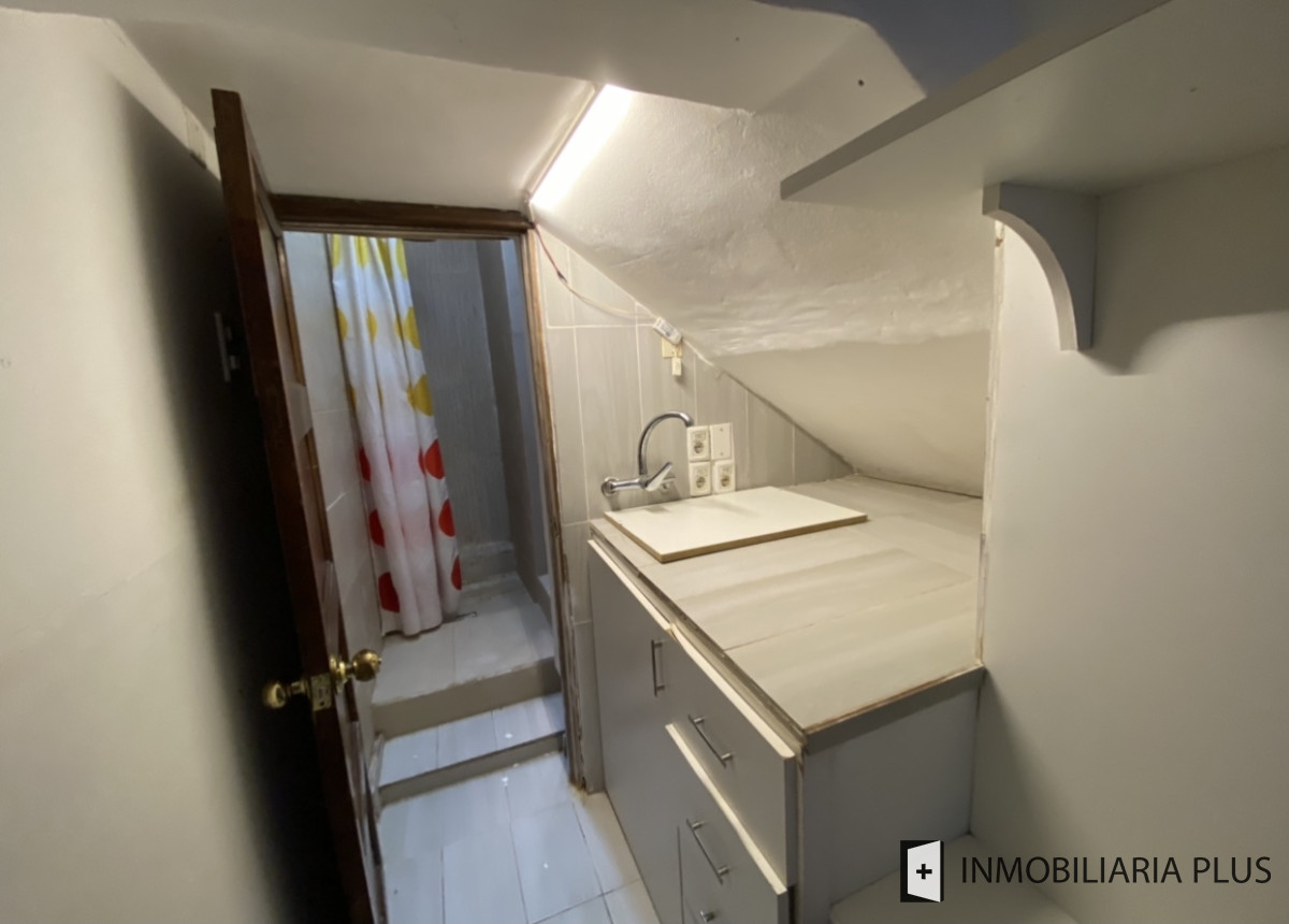 Apartamento ID.298 - Alquiler de CASA 365m2 frente al Puerto del Buceo, Barbacoa, 3 cuartos, 2 suites, servicio, jardín, vista veleros. C869