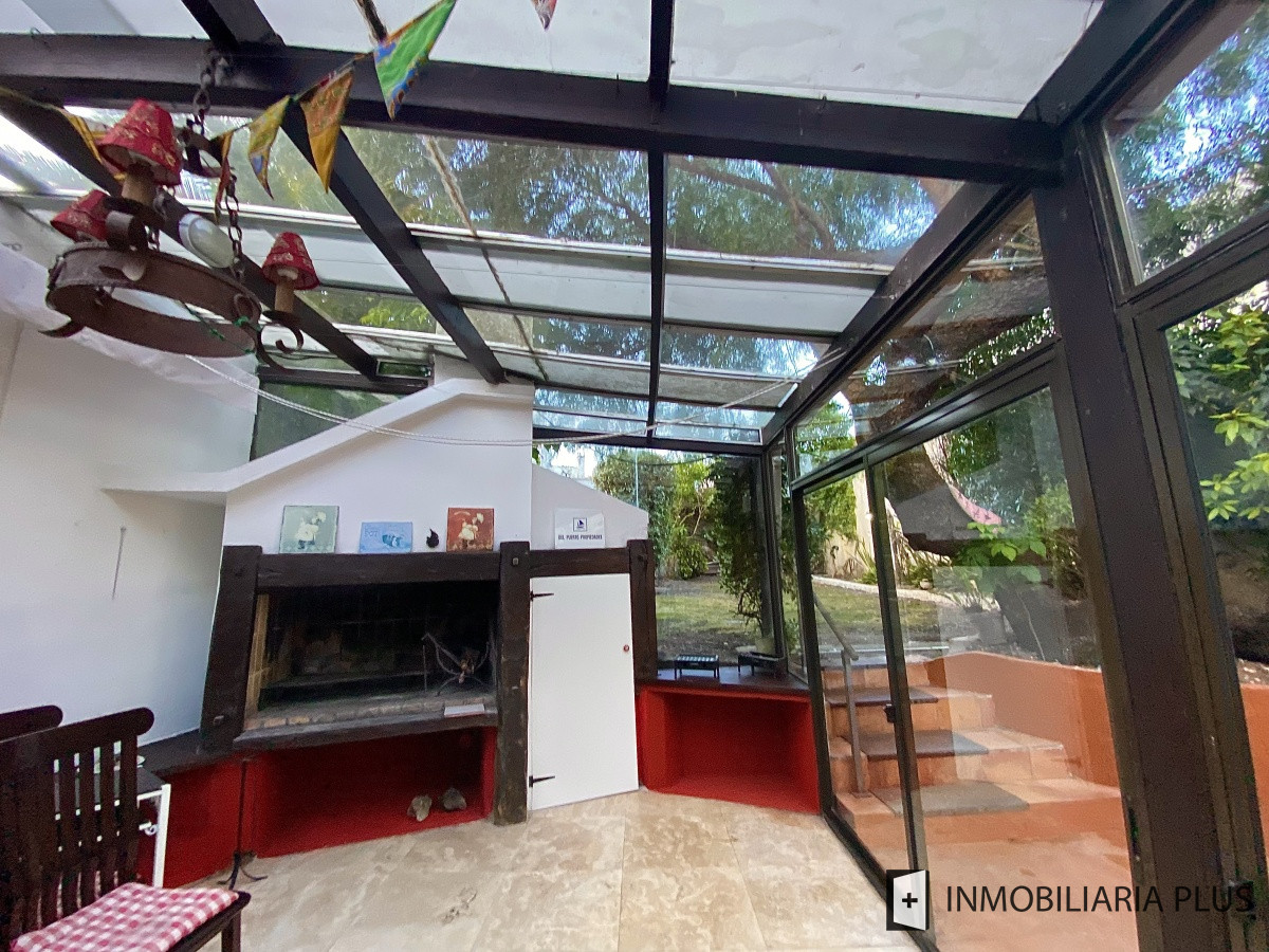 Apartamento ID.298 - Alquiler de CASA 365m2 frente al Puerto del Buceo, Barbacoa, 3 cuartos, 2 suites, servicio, jardín, vista veleros. C869