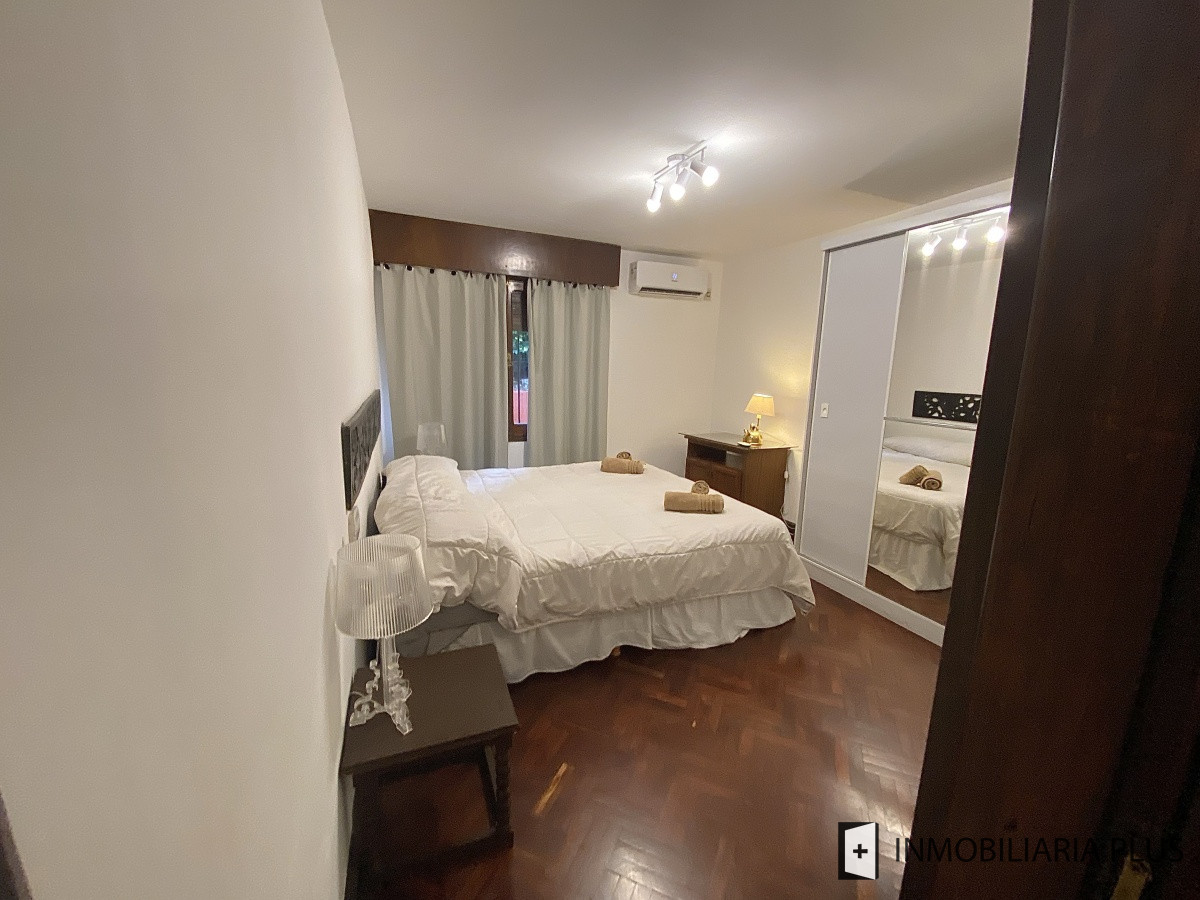Apartamento ID.298 - Alquiler de CASA 365m2 frente al Puerto del Buceo, Barbacoa, 3 cuartos, 2 suites, servicio, jardín, vista veleros. C869