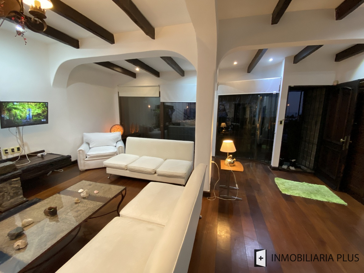Apartamento ID.298 - Alquiler de CASA 365m2 frente al Puerto del Buceo, Barbacoa, 3 cuartos, 2 suites, servicio, jardín, vista veleros. C869