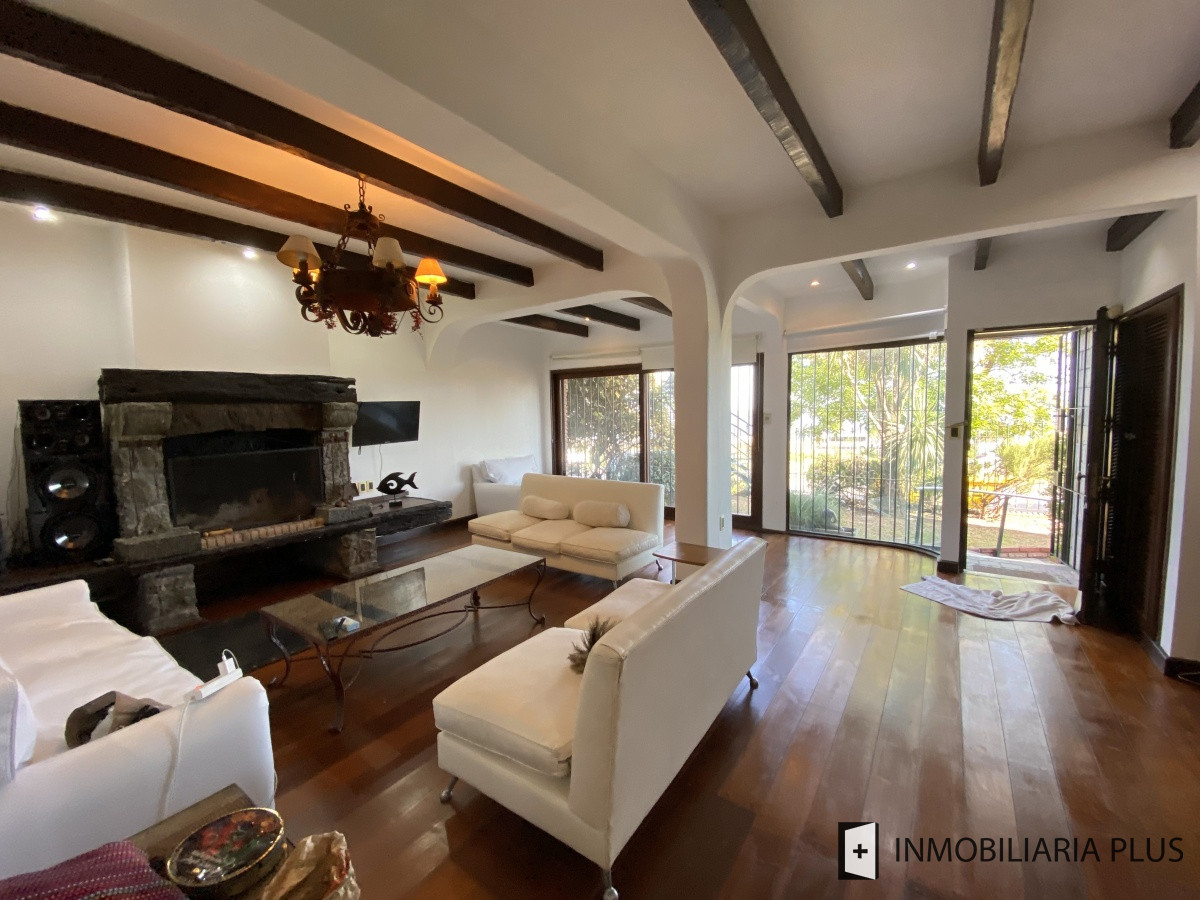 Apartamento ID.298 - Alquiler de CASA 365m2 frente al Puerto del Buceo, Barbacoa, 3 cuartos, 2 suites, servicio, jardín, vista veleros. C869