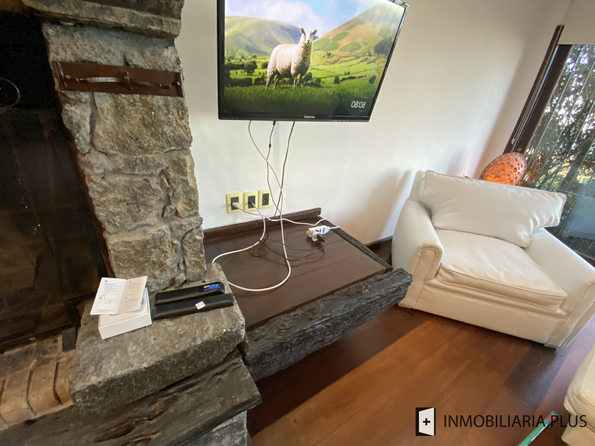 Apartamento ID.298 - Alquiler de CASA 365m2 frente al Puerto del Buceo, Barbacoa, 3 cuartos, 2 suites, servicio, jardín, vista veleros. C869