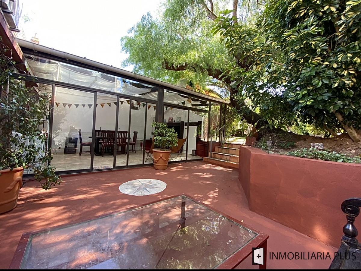 Apartamento ID.298 - Alquiler de CASA 365m2 frente al Puerto del Buceo, Barbacoa, 3 cuartos, 2 suites, servicio, jardín, vista veleros. C869