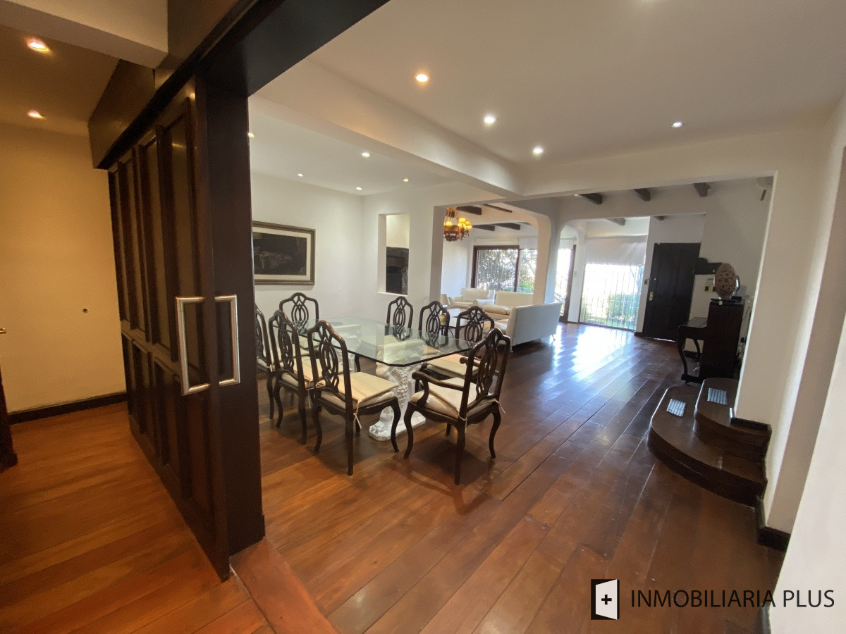 Apartamento ID.298 - Alquiler de CASA 365m2 frente al Puerto del Buceo, Barbacoa, 3 cuartos, 2 suites, servicio, jardín, vista veleros. C869