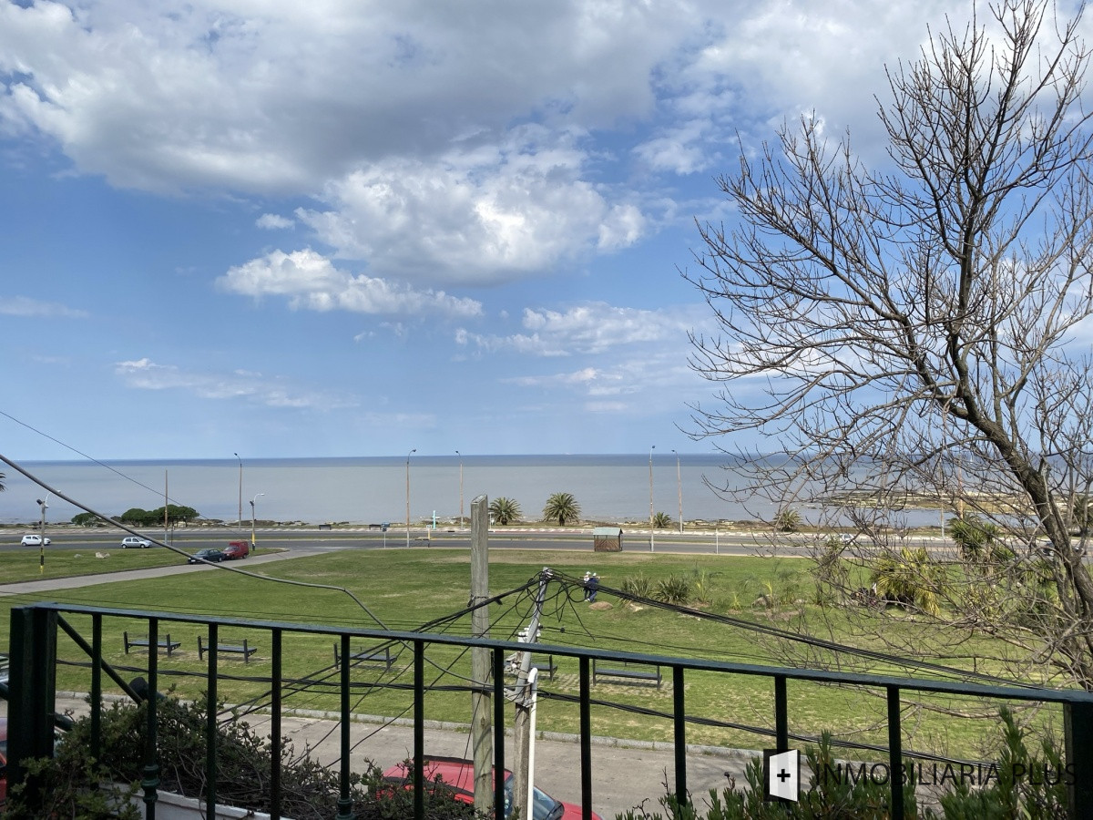 Apartamento ID.298 - Alquiler de CASA 365m2 frente al Puerto del Buceo, Barbacoa, 3 cuartos, 2 suites, servicio, jardín, vista veleros. C869
