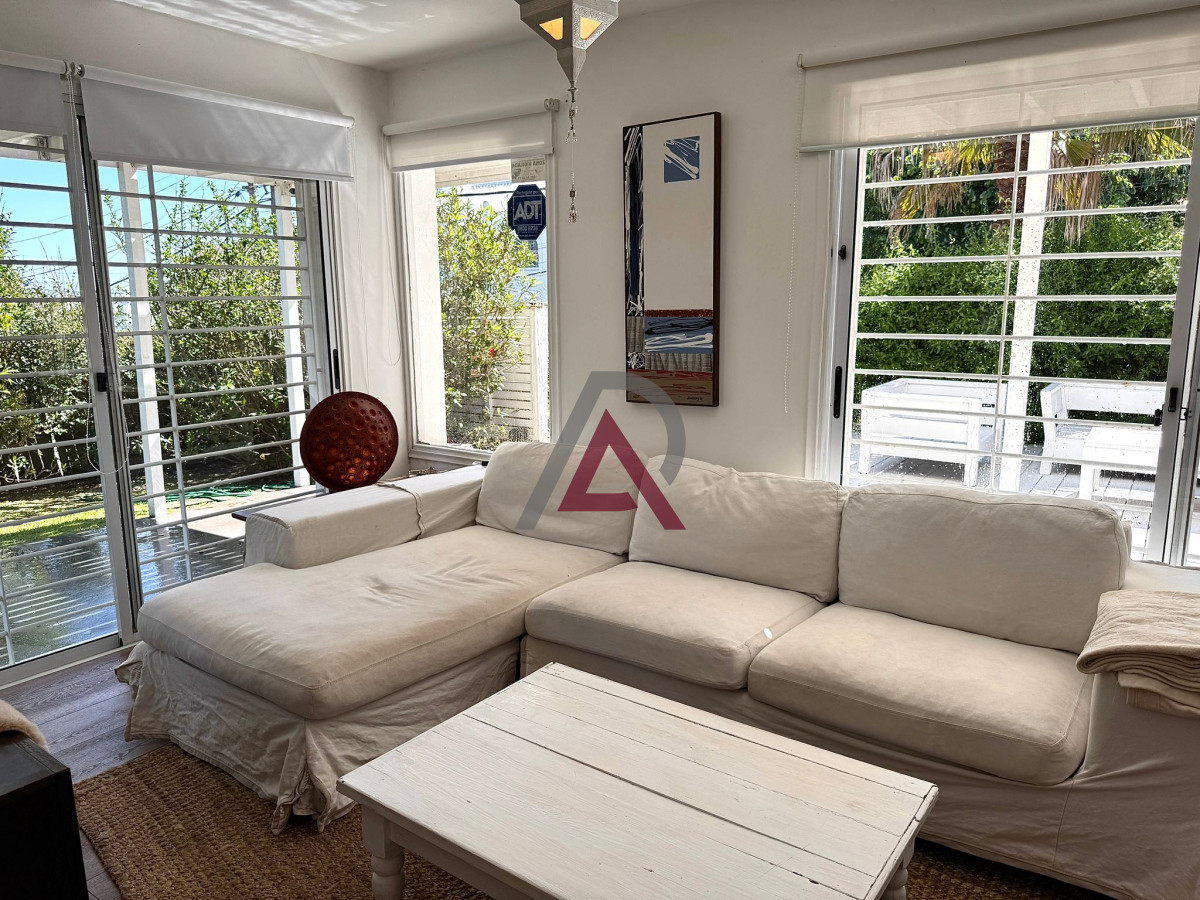 Casa ID.146 - Casa alquiler, 4 dormitorios, pileta, La Barra, Uruguay