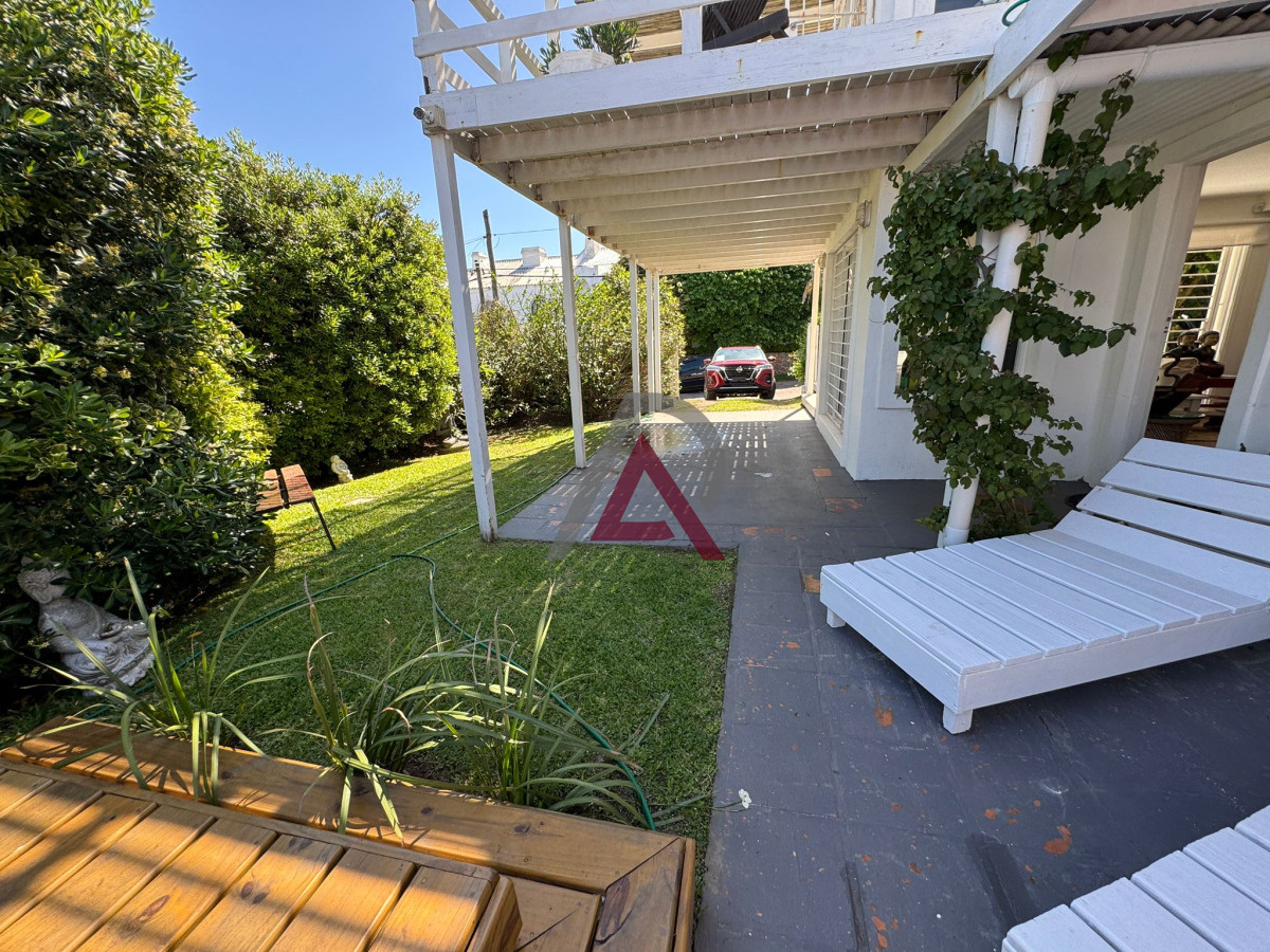 Casa ID.146 - Casa alquiler, 4 dormitorios, pileta, La Barra, Uruguay