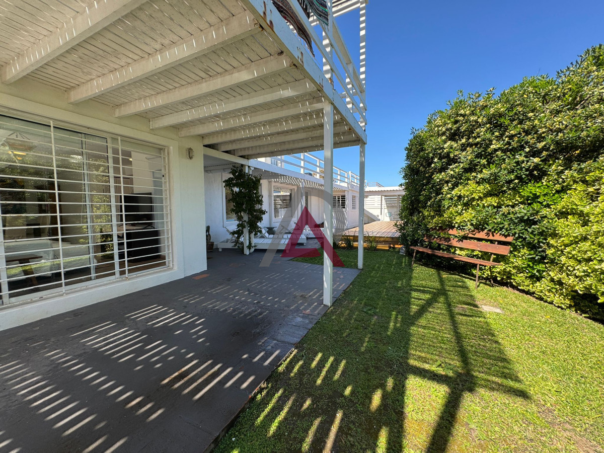 Casa ID.146 - Casa alquiler, 4 dormitorios, pileta, La Barra, Uruguay