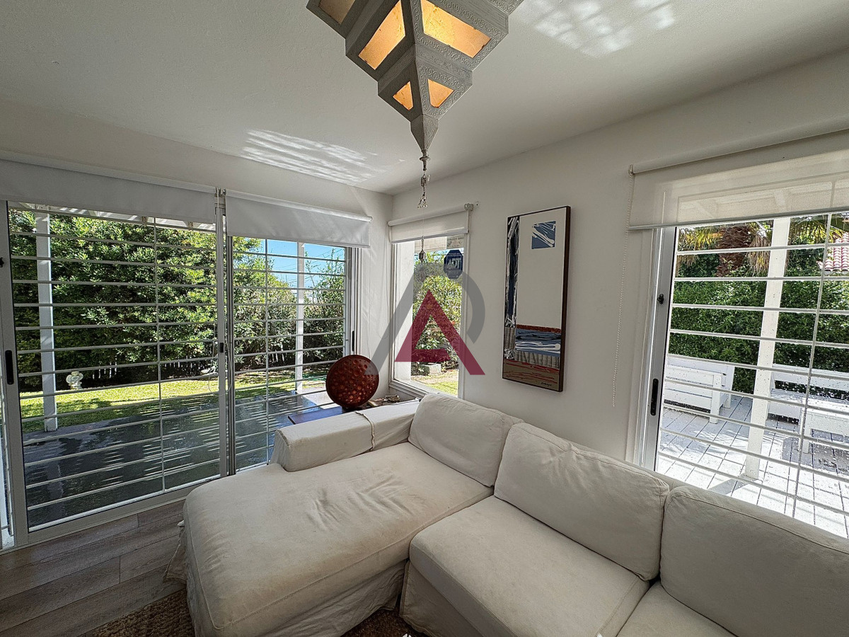 Casa ID.146 - Casa alquiler, 4 dormitorios, pileta, La Barra, Uruguay