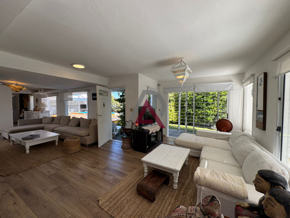 Casa ID.146 - Casa alquiler, 4 dormitorios, pileta, La Barra, Uruguay