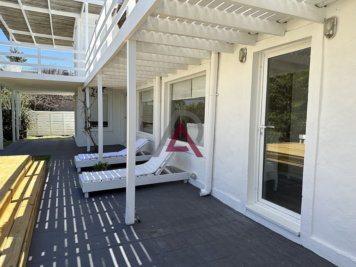 Casa ID.146 - Casa alquiler, 4 dormitorios, pileta, La Barra, Uruguay