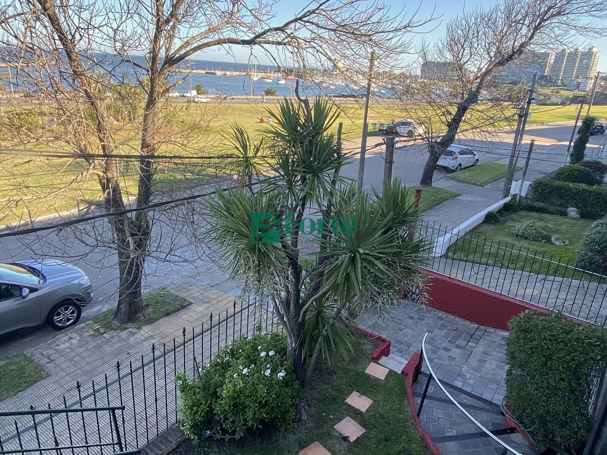 Apartamento ID.15 - Puerto del Buceo, 3 cuartos, 2 suites, servicio, jardin, vista veleros.