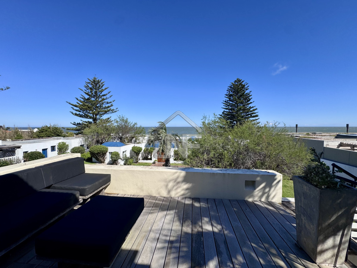 Casa ID.223 - Casa venta 3 dormitorios y servicio, pileta, La Barra, Uruguay